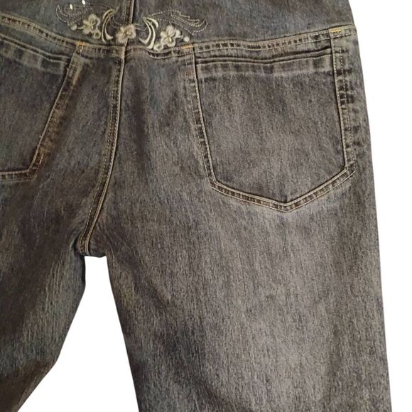 Cosmopolitan Gray Cropped Jeans - Picture 5 of 13